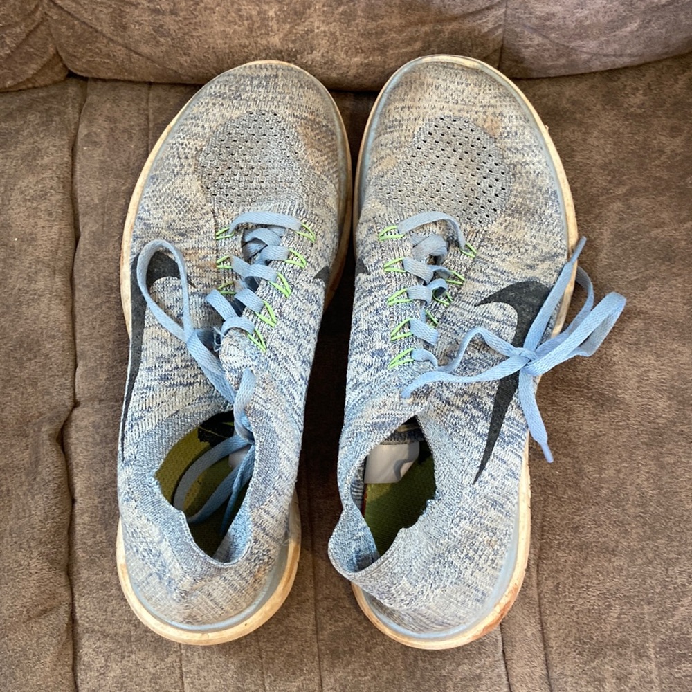 Women’s Nike tennis shoes